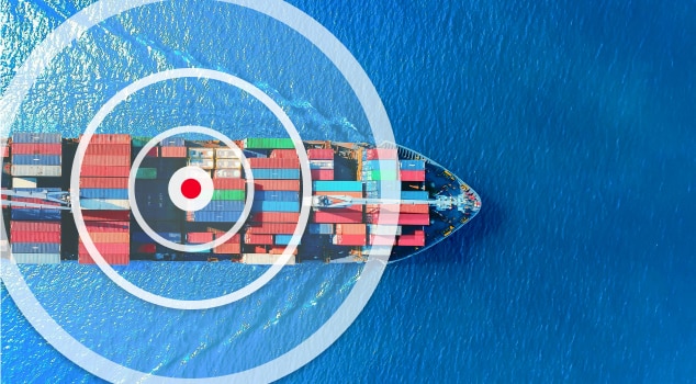 Un porte-conteneurs en mer entouré de cercles représentant l’activité du dispositif de repérage en cas de vol de Honda Locate.