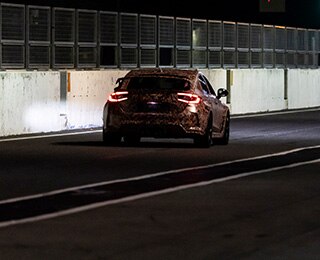 red and black prototype type r rear view on the track | prototype rouge et noir type r  vue arrière sur piste