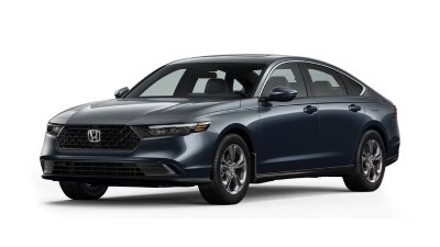 Plan de trois quarts avant d’une Accord grise sur fond blanc.