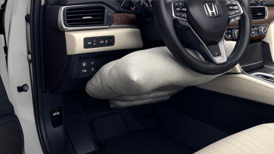 Gros plan du coussin gonflable déployé sous le volant.