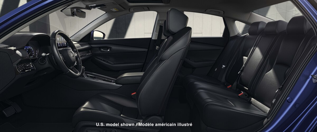 Plan latéral panoramique de l’Accord sans porte montrant ses deux rangées de sièges.