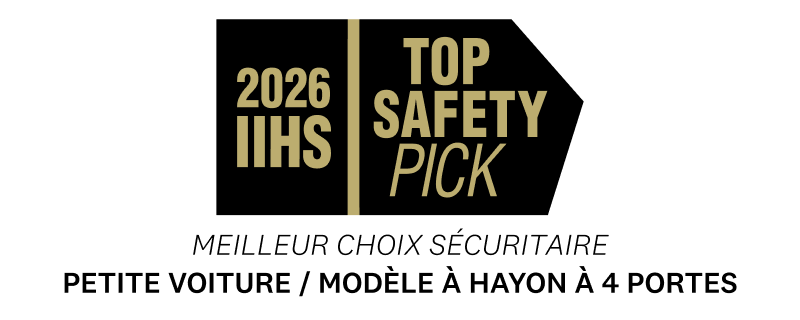Le logo du Meilleur choix sécuritaire 2026 de l'IIHS pour les voitures compactes et les berlines à quatre portes est montré.