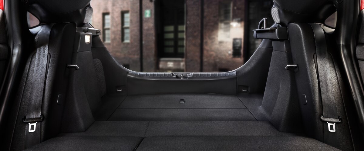 Plan intérieur montrant le hayon ouvert. 