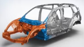 Plan de trois quarts de l’avant de la structure de carrosserie d’une Civic a hayon sur fond blanc.