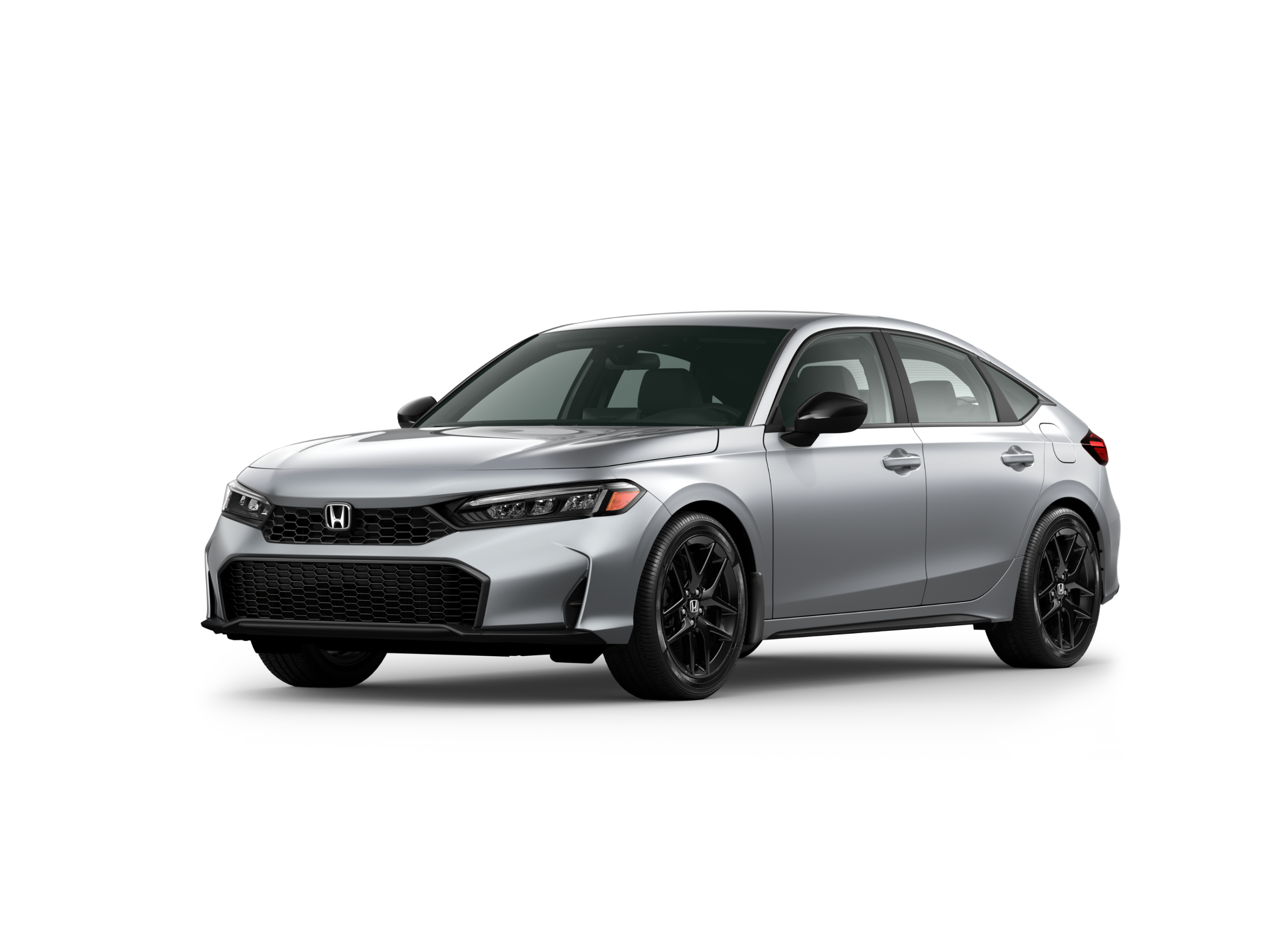 Vue ¾ avant côté conducteur du modèle Civic à hayon Sport 2026 en reflet solaire argent métallisé