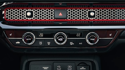 Gros plan des cadrans de climatisation.