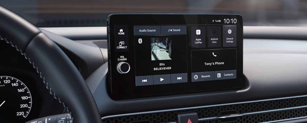 Vue panoramique du volant et du tableau de bord.