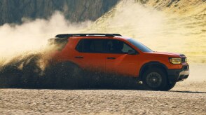 Vue latérale d’un Passport évoluant sur un terrain accidenté.