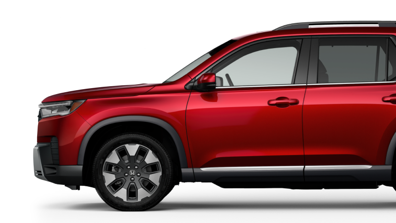 Vue latérale d’une roue avant d’un Pilot rouge sur fond blanc.