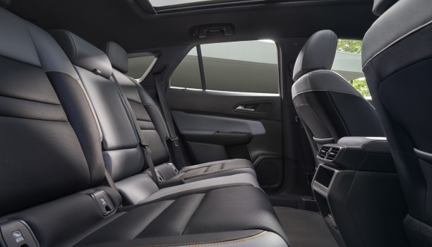 Gros plan de la seconde rangée de sièges.