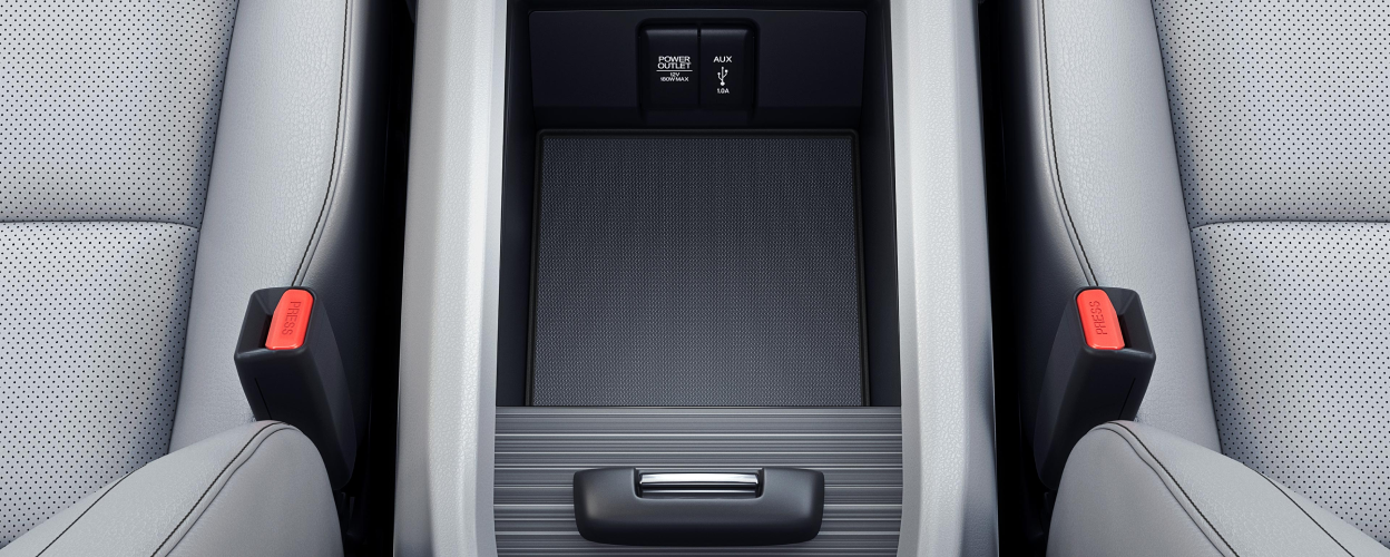 Closeup of centre console’s compartment with USB port.