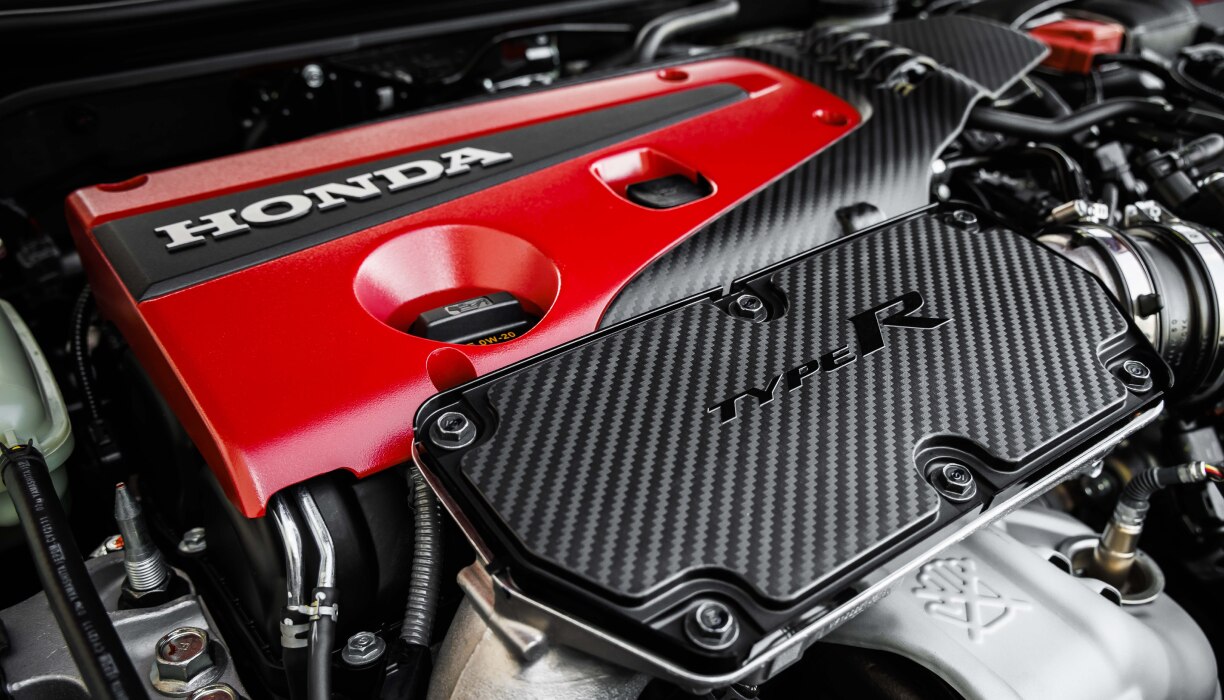 Très gros plan du moteur d’une Type R.