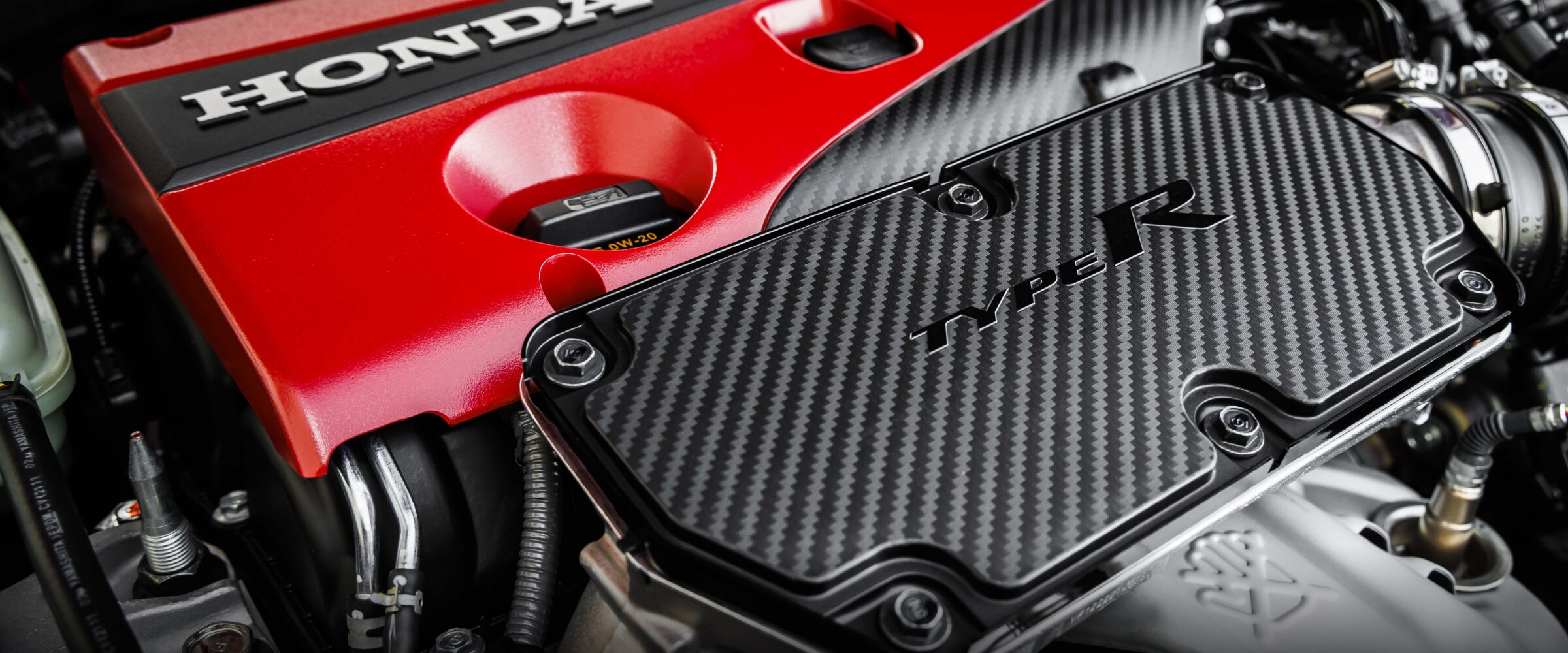 Très gros plan du moteur d’une Type R.