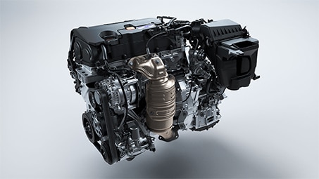 Un moteur Honda posé sur un fond blanc uni, avec tous les composants internes en évidence.