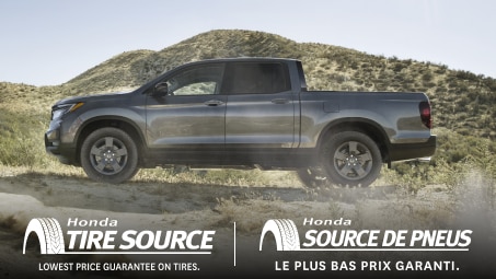 Plan latéral d’un Ridgeline gris sur des collines désertiques.