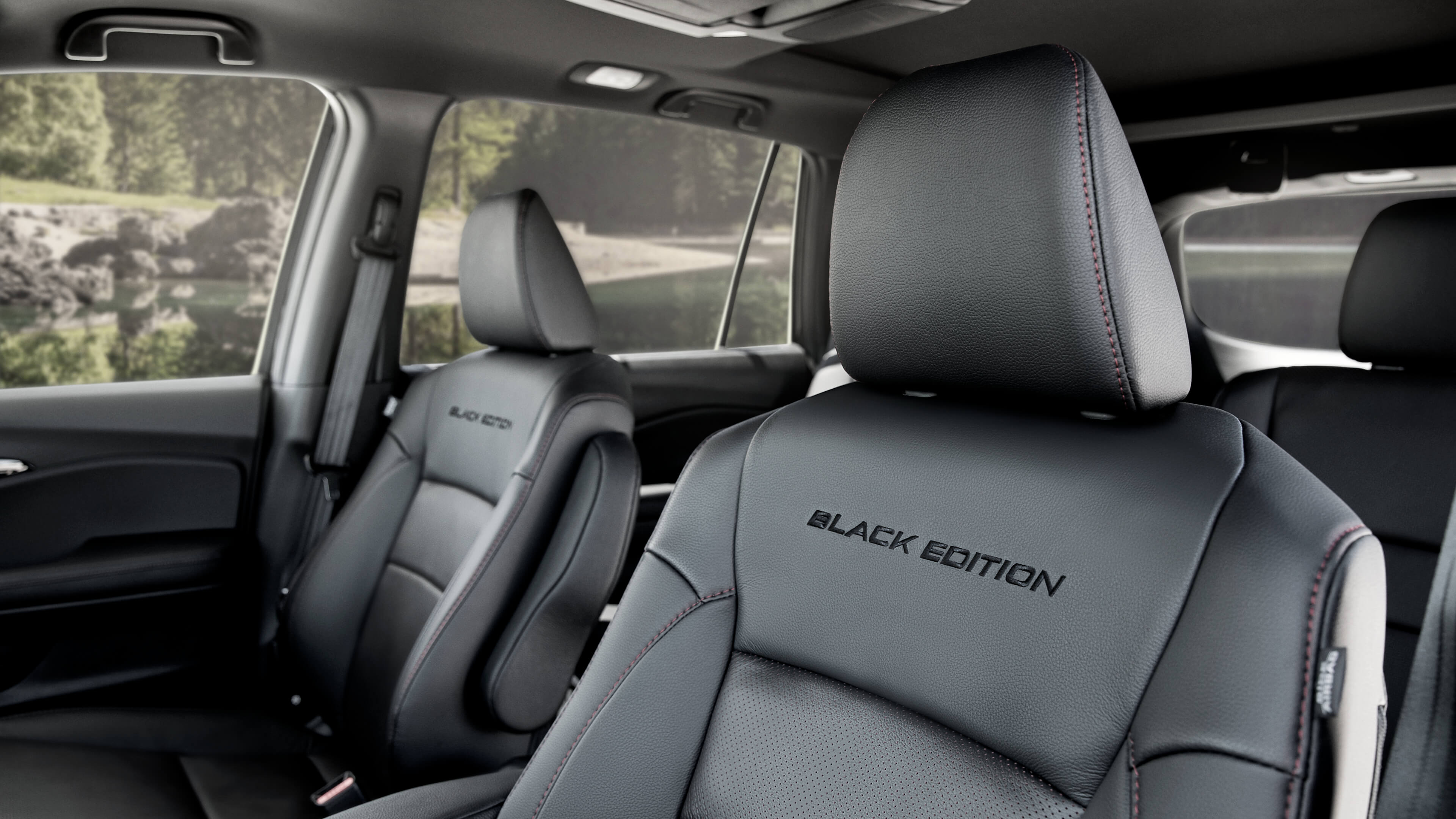 2020 Honda Pilot Black Edition leather seat