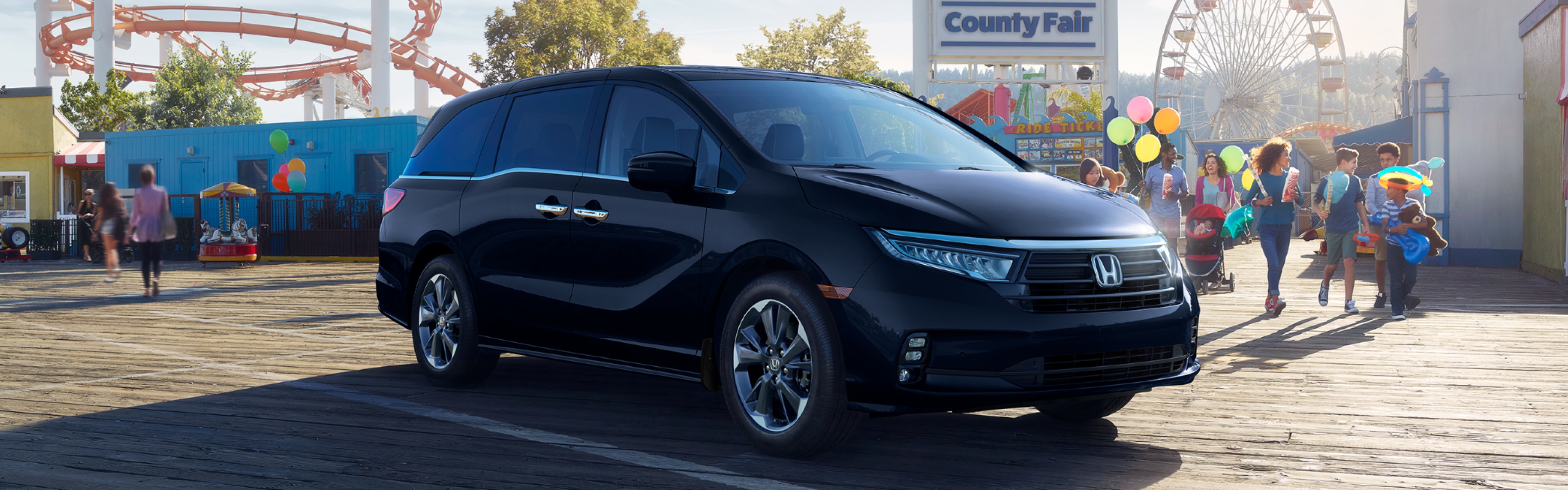Image of the 2023 Honda Odyssey at an amusement park.
