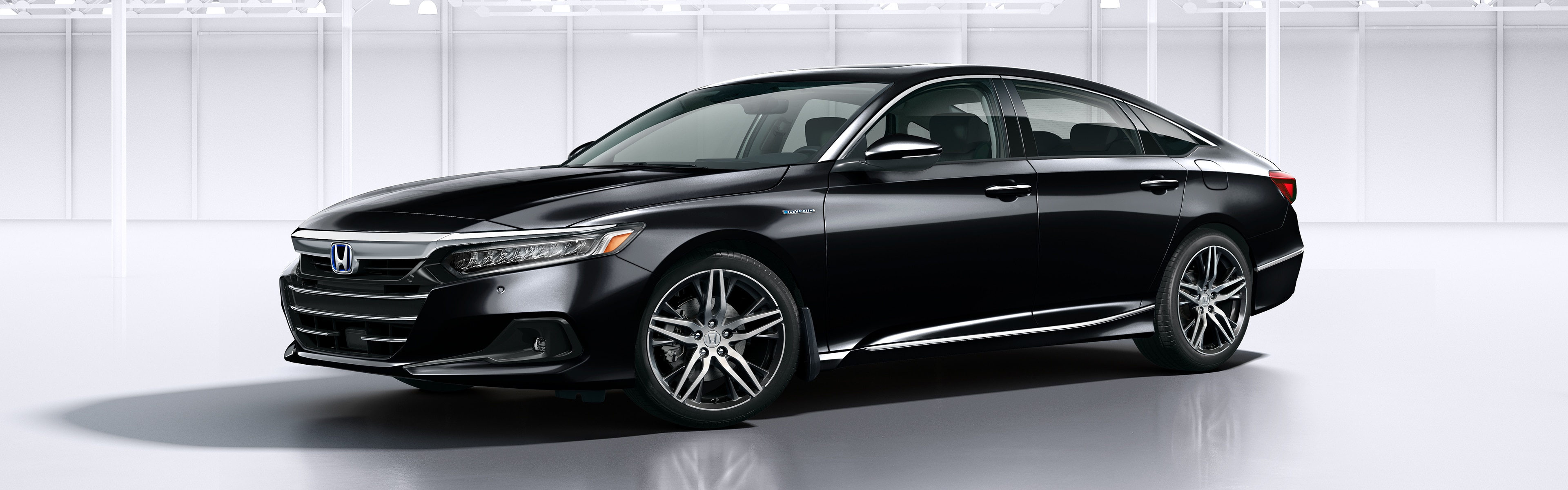 Image of 2018 Accord Hybrid profile view