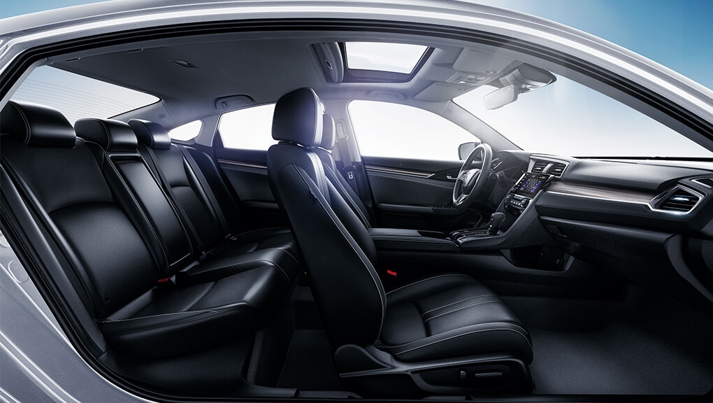 Image of 2021 Civic Sedan interior.