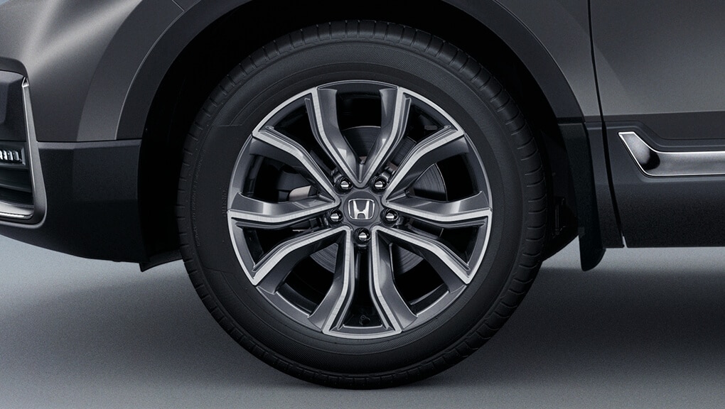 Detail view of 19-inch alloy wheels on the 2021 Honda CR-V Touring.