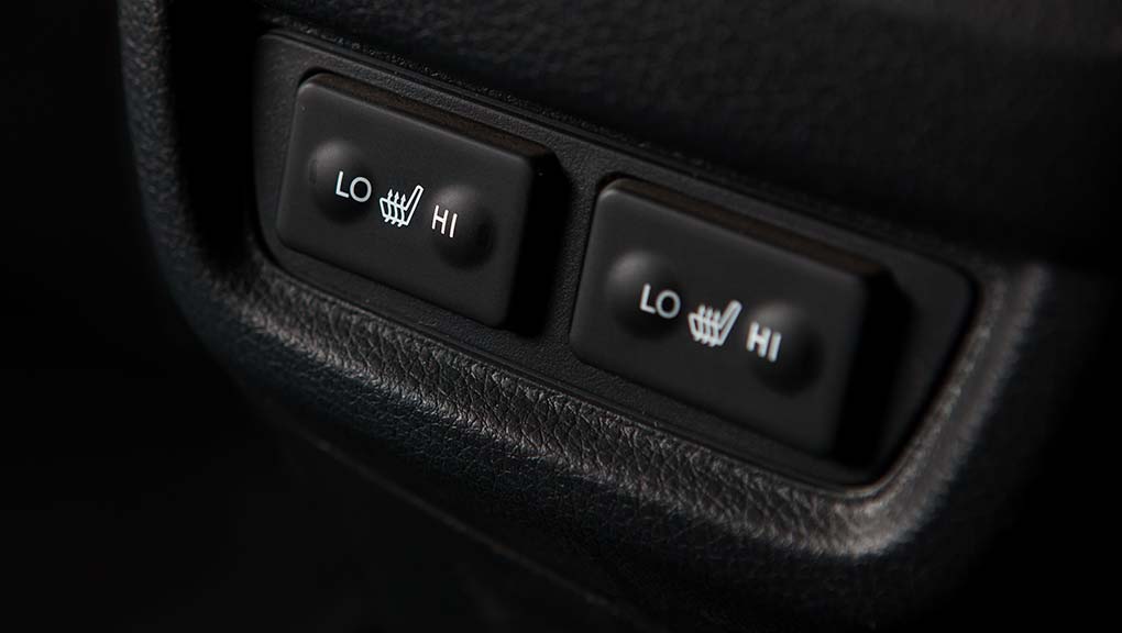 Image of 2017 Civic Hatchback heated seat controls